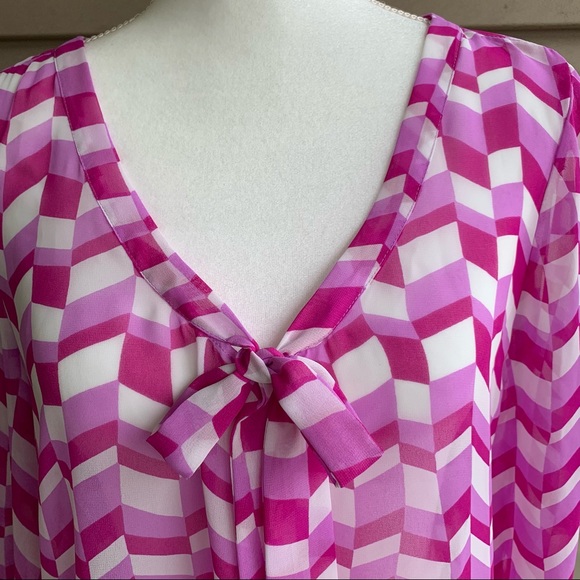 •NY & Company• V-Neck Blouse with Bow Collar - Med - Picture 3 of 8